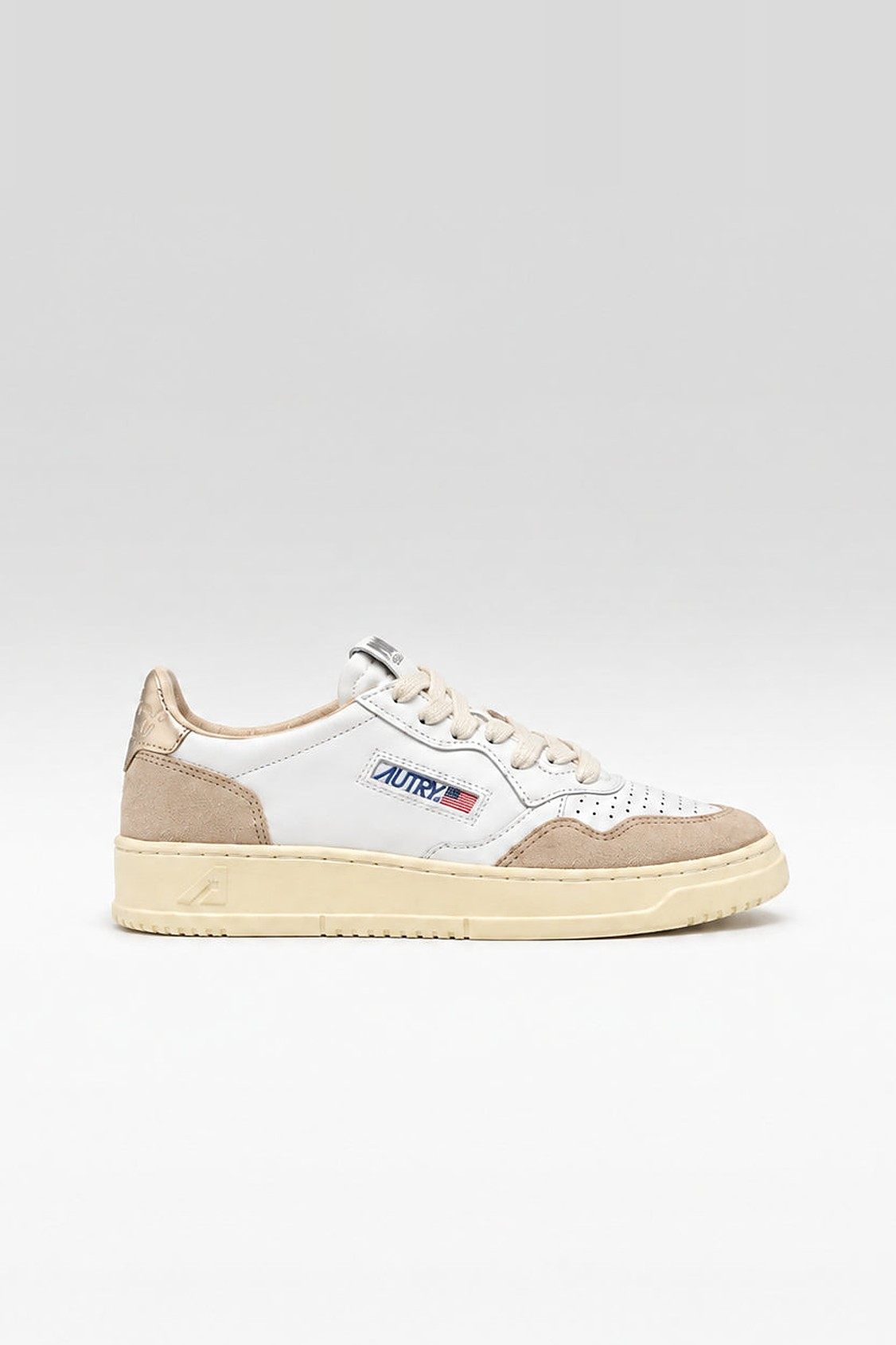 Baskets Medalist Low Wom Gold & Beige