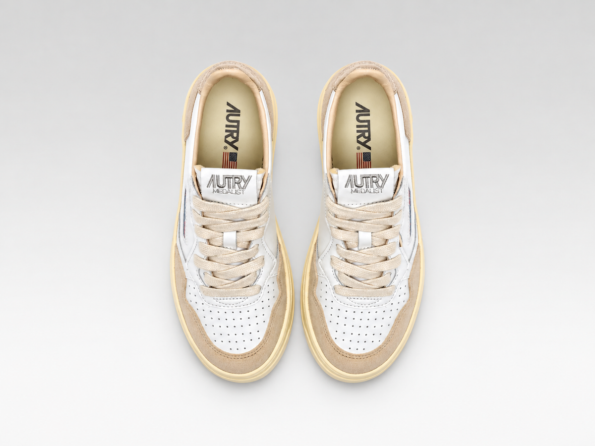 Baskets Medalist Low Wom Gold & Beige