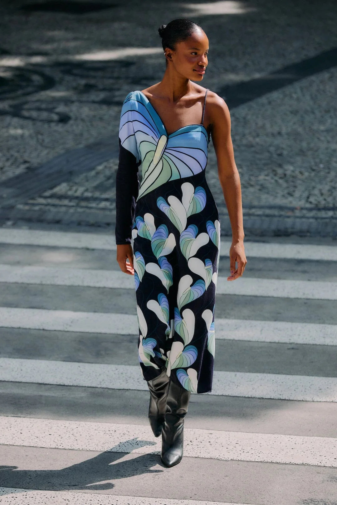 Robe print "Black Lovely Anthurium" one shoulder