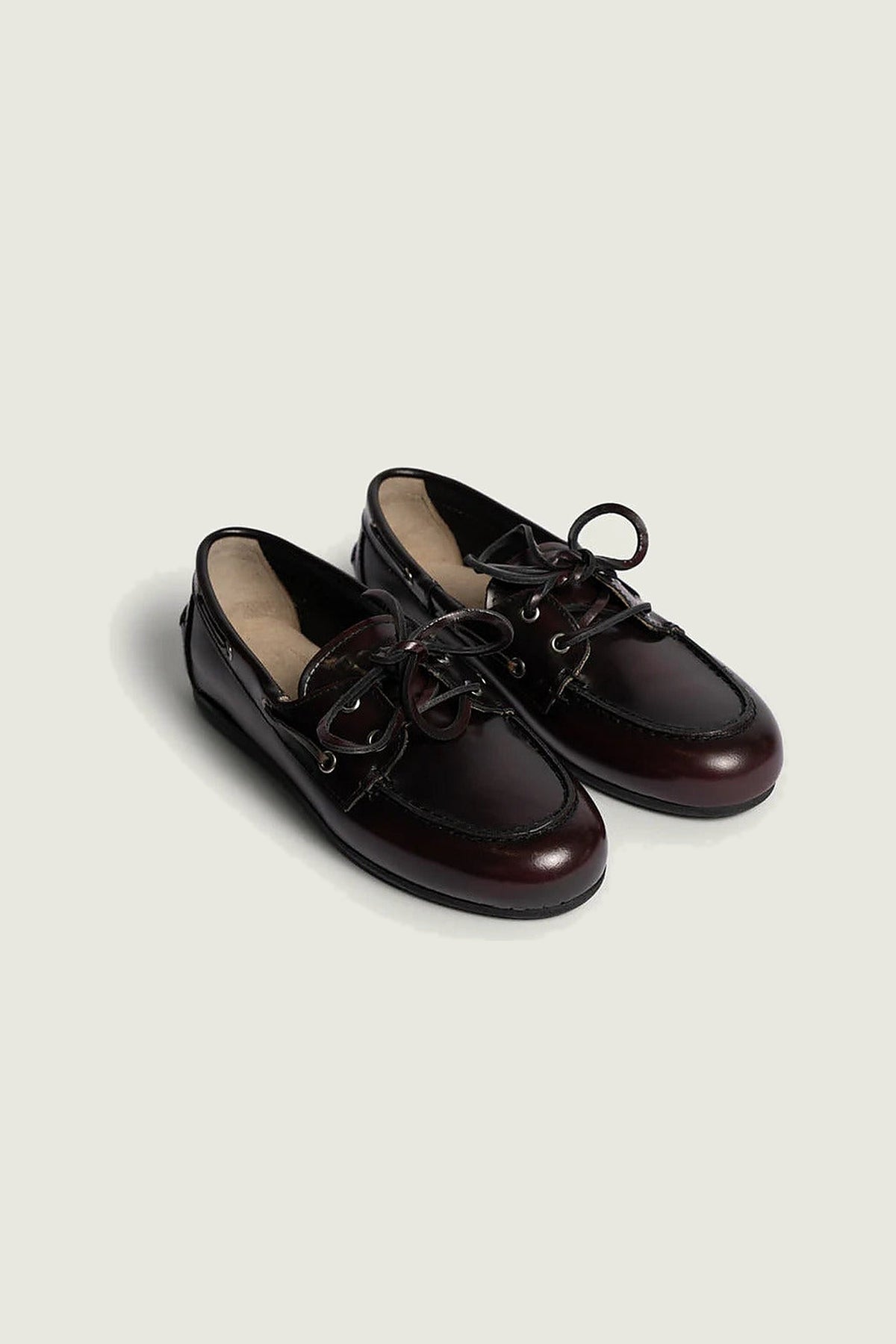 Mocassins en cuir vernis Posa, burgundy, paire de trois quarts