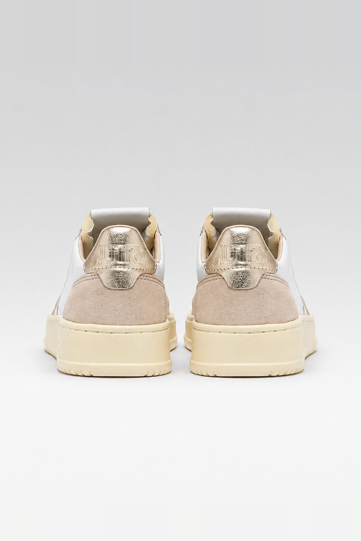 Baskets Medalist Low Wom Gold & Beige